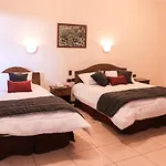 Hotel Garra De Leon