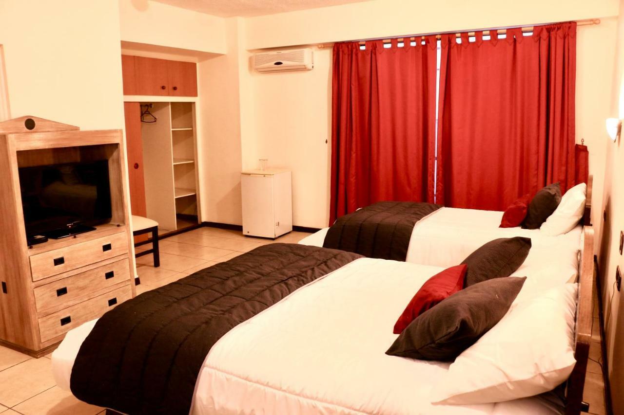 Garra De Leon Hotel *